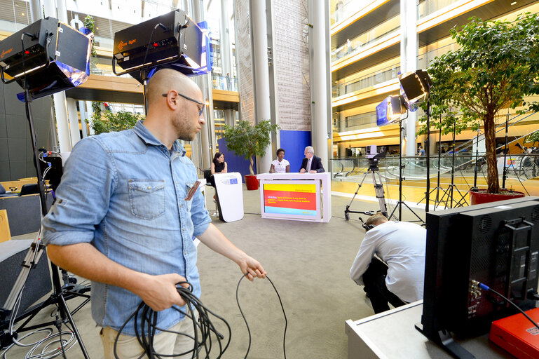 Foto 3: France 3 live emission from the Vox Box in the European Parliament during the EYE 2016 in Strasbourg