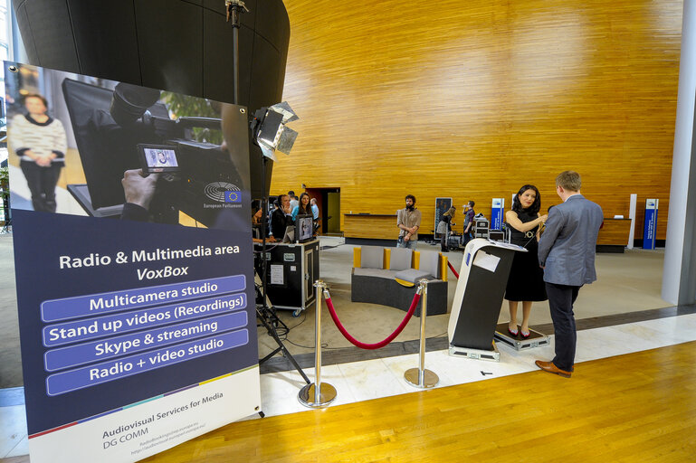 Fotografie 29: France 3 live emission from the Vox Box in the European Parliament during the EYE 2016 in Strasbourg