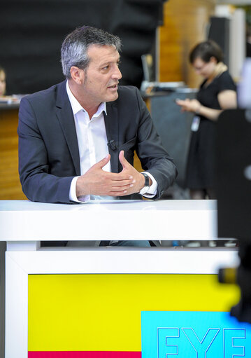 Fotografie 22: France 3 live emission from the Vox Box in the European Parliament during the EYE 2016 in Strasbourg