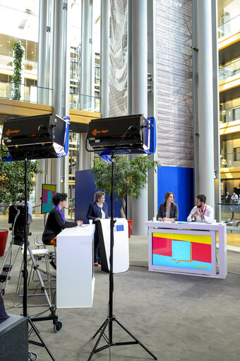 Fotografie 35: France 3 live emission from the Vox Box in the European Parliament during the EYE 2016 in Strasbourg