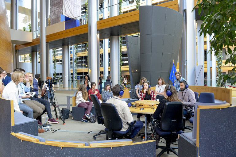 Foto 21: France 3 live emission from the Vox Box in the European Parliament during the EYE 2016 in Strasbourg