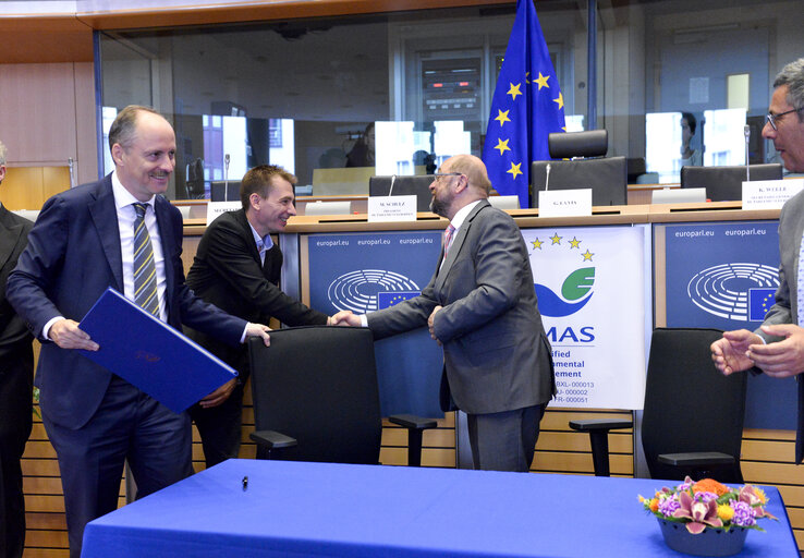 Fotogrāfija 1: The European Eco-Management and Audit Scheme (EMAS) and Environmental Policy signing ceremony