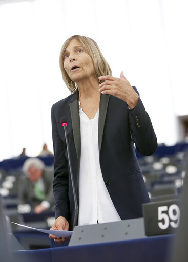 Fotografija 3: Marielle DE SARNEZ in plenary session week 23 2016 in Strasbourg