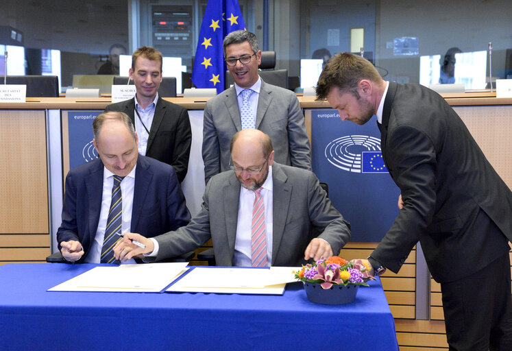 Fotogrāfija 5: The European Eco-Management and Audit Scheme (EMAS) and Environmental Policy signing ceremony