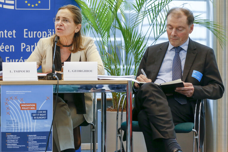 Fotografie 1: Roundtable discussion - Innovation policy mix : Can we get it right in Europe ?