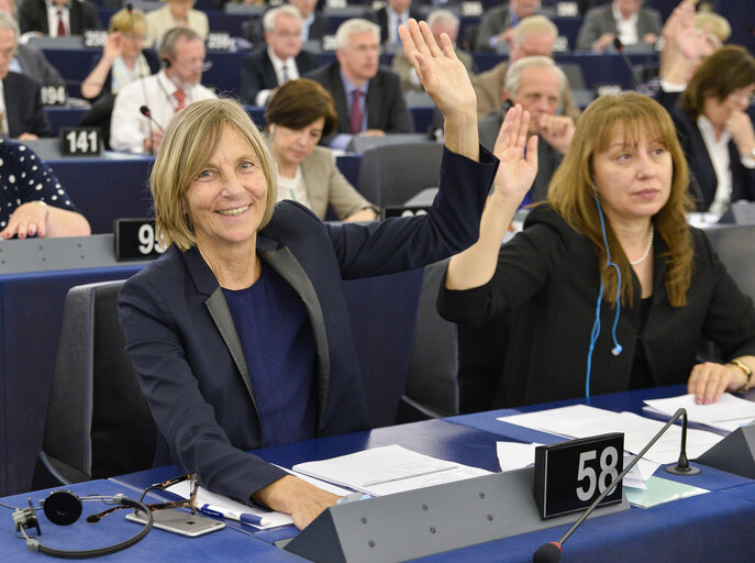 Foto 9: Marielle DE SARNEZ in plenary session week 23 2016 in Strasbourg