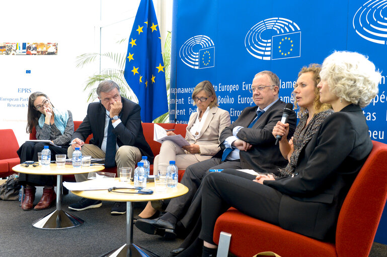 Fotografie 1: EP-EUI Roundtable : transformations in the Middle East - The EU's response