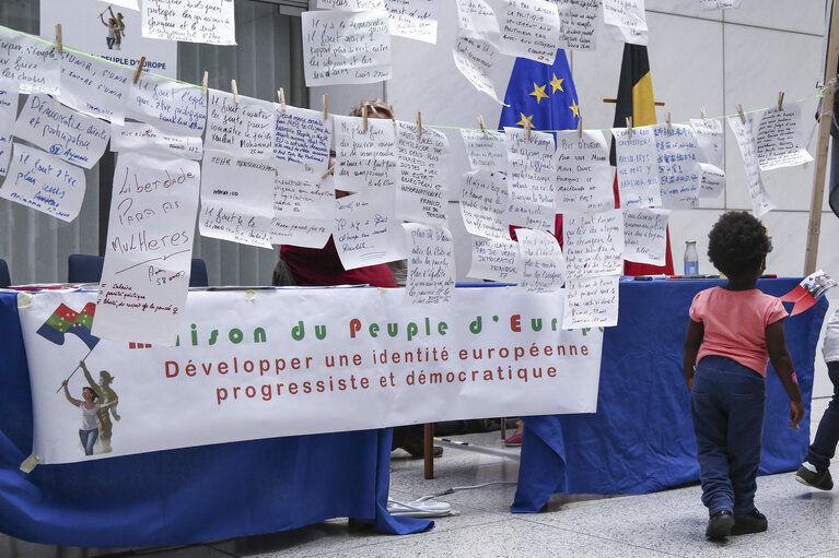 Снимка 2: Europe Day 2016 in Brussels. The European  Parliament opens its doors to the public