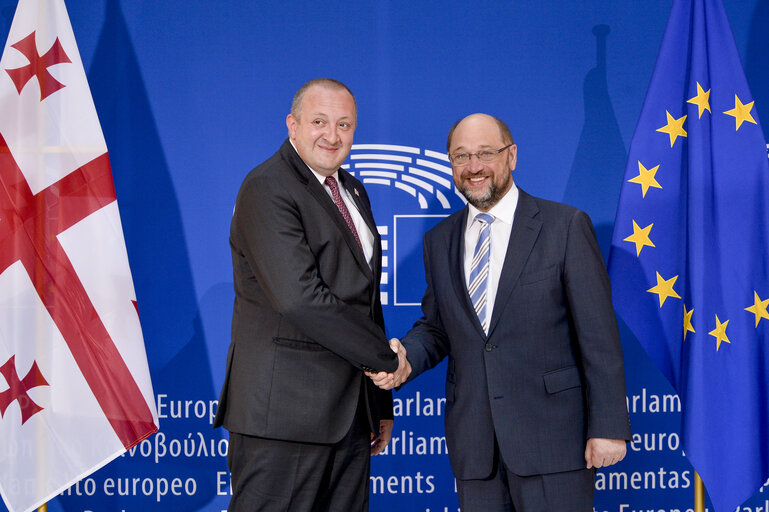 Photo 2 : Official visit of the President of Georgia to the EP in Strasbourg - Martin SCHULZ - EP President welcomes Giorgi MARGVELASHVILI - President of Georgia