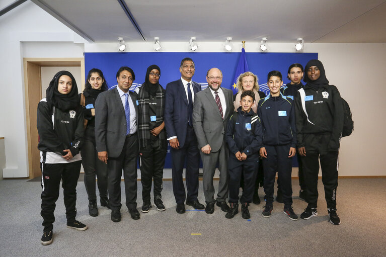 Suriet 3: Martin SCHULZ - EP President meets with The Unity of faiths Football club  (TUFF FC)