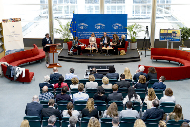 Fotografie 13: EP-EUI Roundtable : transformations in the Middle East - The EU's response