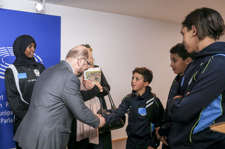 Suriet 4: Martin SCHULZ - EP President meets with The Unity of faiths Football club  (TUFF FC)