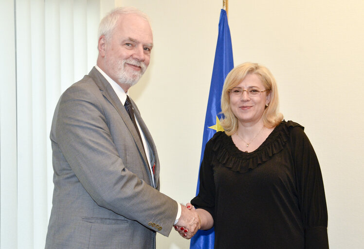 Foto 2: Corina CRETU meets with Jan OLBRICHT