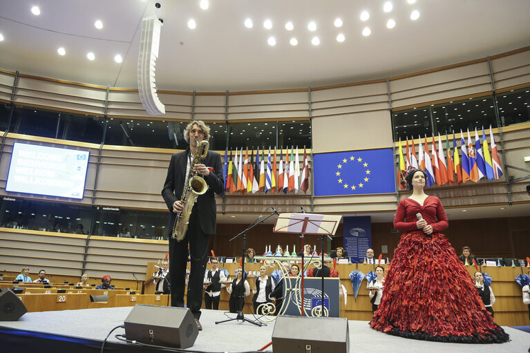 Fotó 10: Europe Day 2016 in Brussels. The European  Parliament opens its doors to the public - Opening session