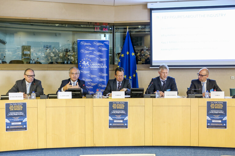 Foto 1: Public hearing ' The Digital Revolution on wheels '