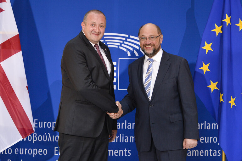 Foto 1: Official visit of the President of Georgia to the EP in Strasbourg - Martin SCHULZ - EP President welcomes Giorgi MARGVELASHVILI - President of Georgia