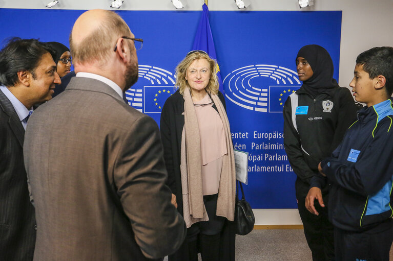 Fotografia 2: Martin SCHULZ - EP President meets with The Unity of faiths Football club  (TUFF FC)