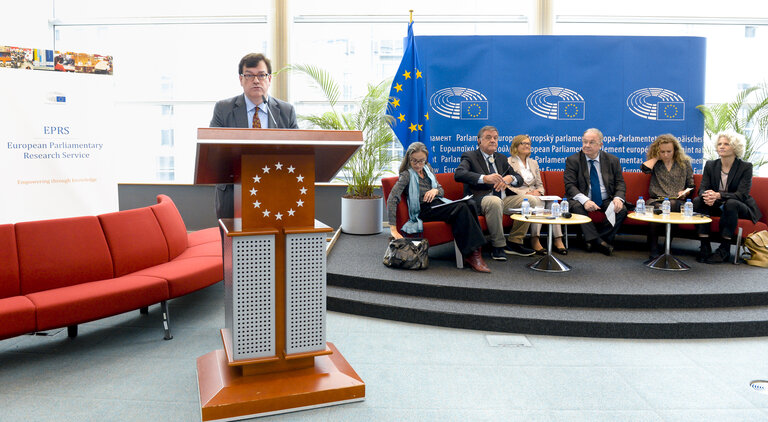 Fotografie 17: EP-EUI Roundtable : transformations in the Middle East - The EU's response