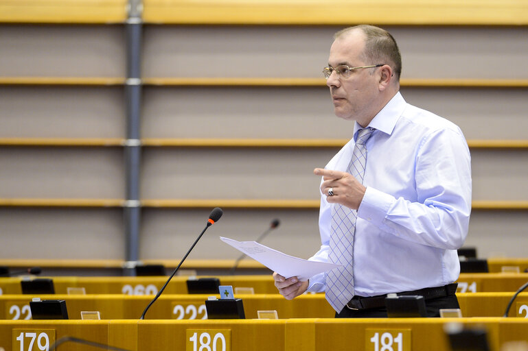 Fotografija 8: Plenary session week 21 2016 in Brussels.     Votes