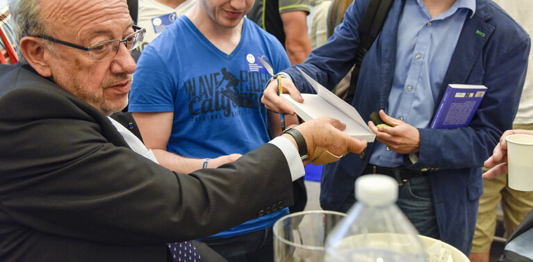 Снимка 31: Europe Day 2016 in Brussels. The European  Parliament opens its doors to the public