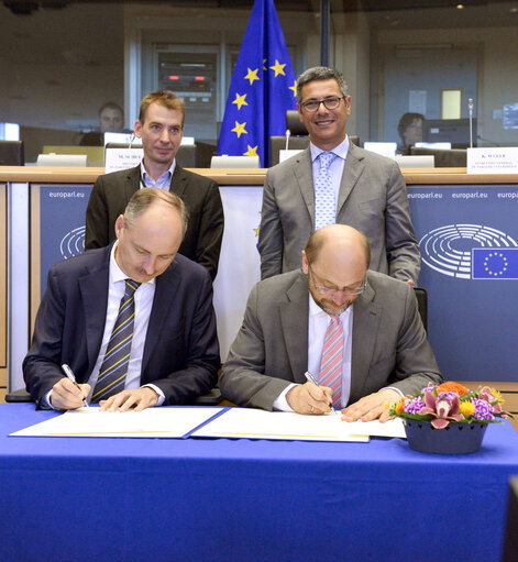 Fotogrāfija 4: The European Eco-Management and Audit Scheme (EMAS) and Environmental Policy signing ceremony