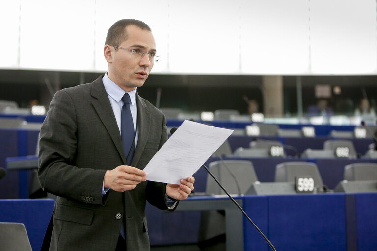 Photo 3: Angel DZHAMBAZKI in plenary session week 23 2016 in Strasbourg