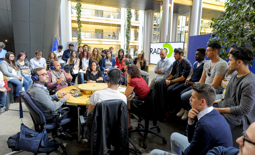 Fotografie 5: France 3 live emission from the Vox Box in the European Parliament during the EYE 2016 in Strasbourg