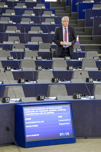 Foto 10: Plenary session week 19 2016 in Strasbourg.  Entry and residence of third-country nationals for research, studies, training, volunteering and au pairing