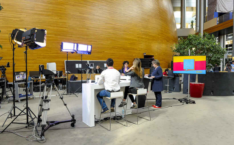 Fotografie 34: France 3 live emission from the Vox Box in the European Parliament during the EYE 2016 in Strasbourg