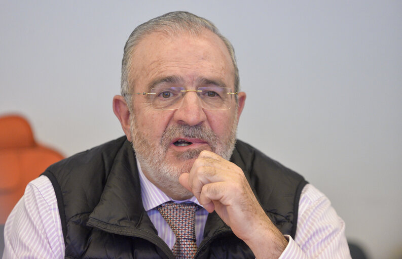 Fotogrāfija 4: Spanish MEPs from PP, IU, PODEMOS meet with workers representatives of Lactaris