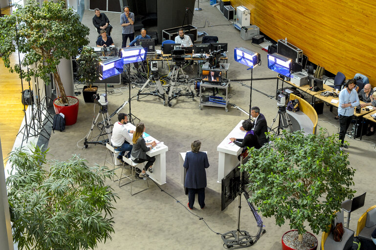 Fotografie 14: France 3 live emission from the Vox Box in the European Parliament during the EYE 2016 in Strasbourg