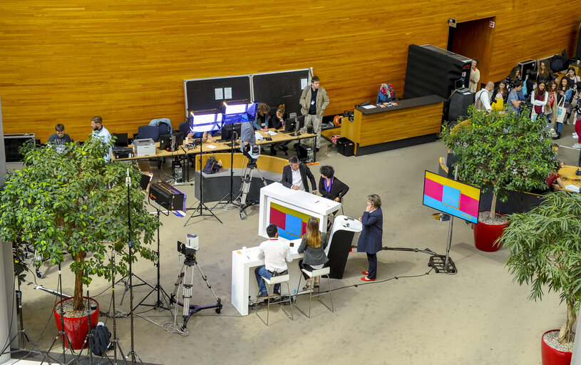 Fotografie 13: France 3 live emission from the Vox Box in the European Parliament during the EYE 2016 in Strasbourg