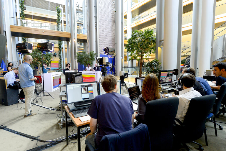 Foto 14: France 3 live emission from the Vox Box in the European Parliament during the EYE 2016 in Strasbourg