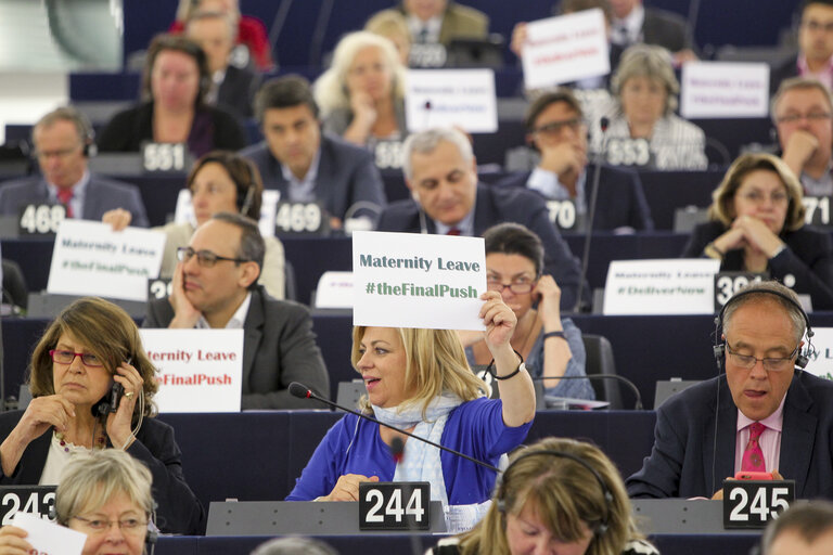 Demonstration of group Greens/EFA in plenary session week 21 2015 in Strasbourg - Action SOS MATERNITY LEAVE #DELIVER NOW