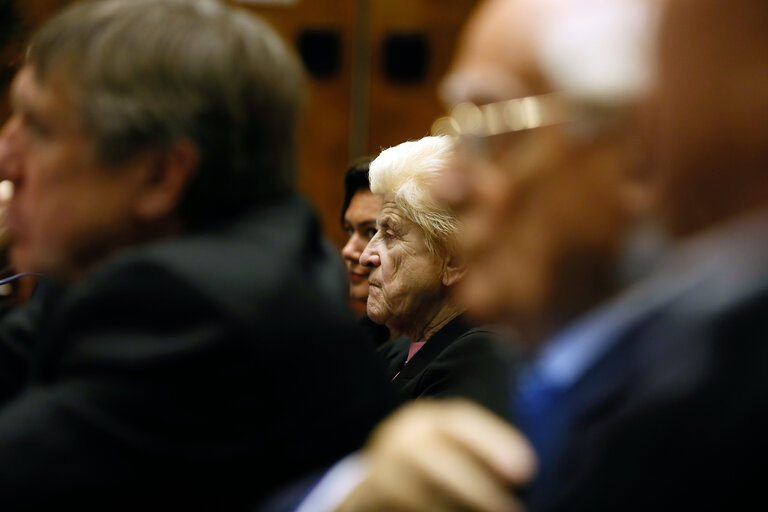 Fotografia 10: Roundtable on First hemicycle of the European Parliament in Luxembourg