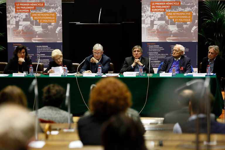 Fotografia 3: Roundtable on First hemicycle of the European Parliament in Luxembourg