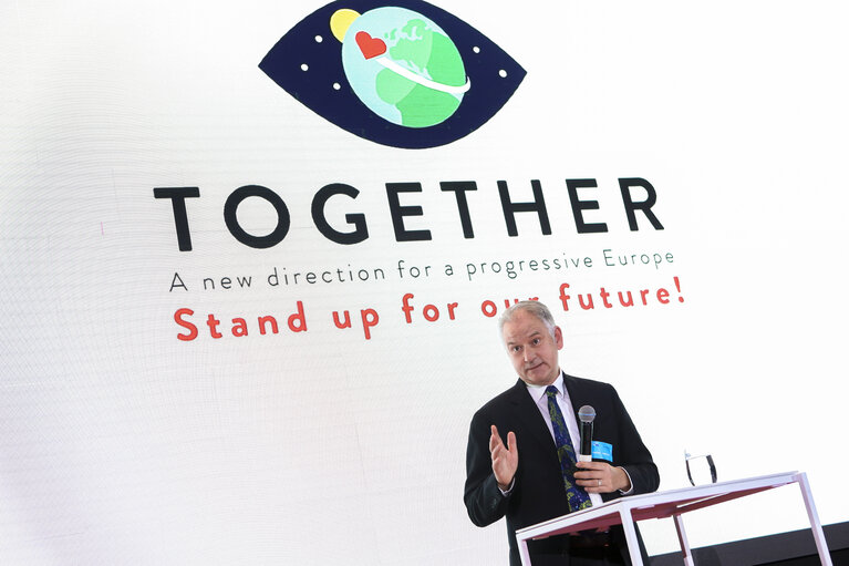 Fotografia 22: Together A new direction for a progressive Europe. Stand up for our future!