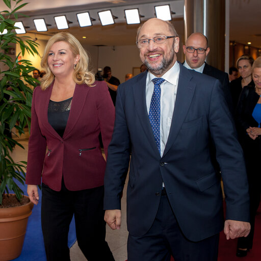 Valokuva 1: Martin SCHULZ - EP President welcomes Kolinda GRABAR-KITAROVIC, President of Croatia