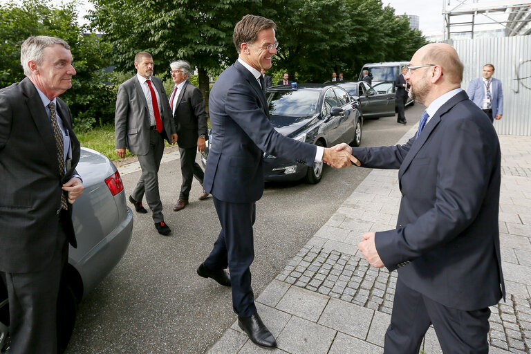 Fotografi 2: Official visit of Dutch Prime Minister to the European Parliament in Strasbourg. Martin SCHULZ - EP President welcomes Mark RUTTE - Dutch Prime Minister