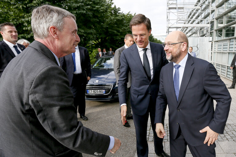 Fotografi 3: Official visit of Dutch Prime Minister to the European Parliament in Strasbourg. Martin SCHULZ - EP President welcomes Mark RUTTE - Dutch Prime Minister