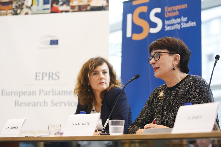 Fotografie 5: EPRS Policy Roundtable: ' The EU's Global Strategy: from Vision to Action '