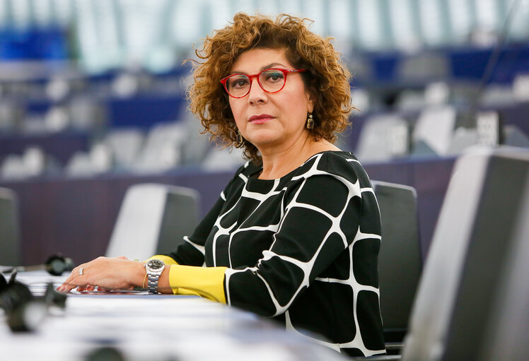 Fotografija 10: Michela GIUFFRIDA in plenary session week 47 2016 in Strasbourg