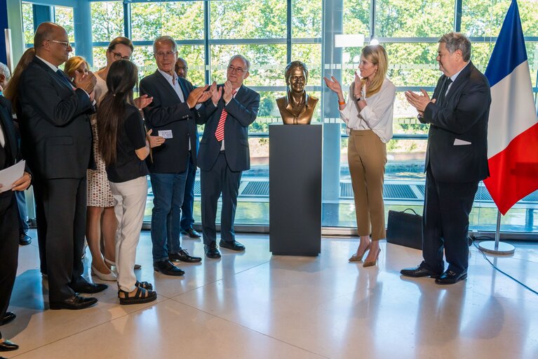 Unveiling of the bust of Simone Veil by Roberta METSOLA, EP President