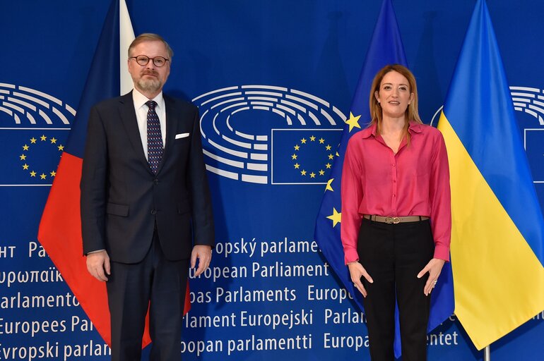 Photo 18: Roberta METSOLA, EP President welcomes Petr FIALA, Czech Prime Minister