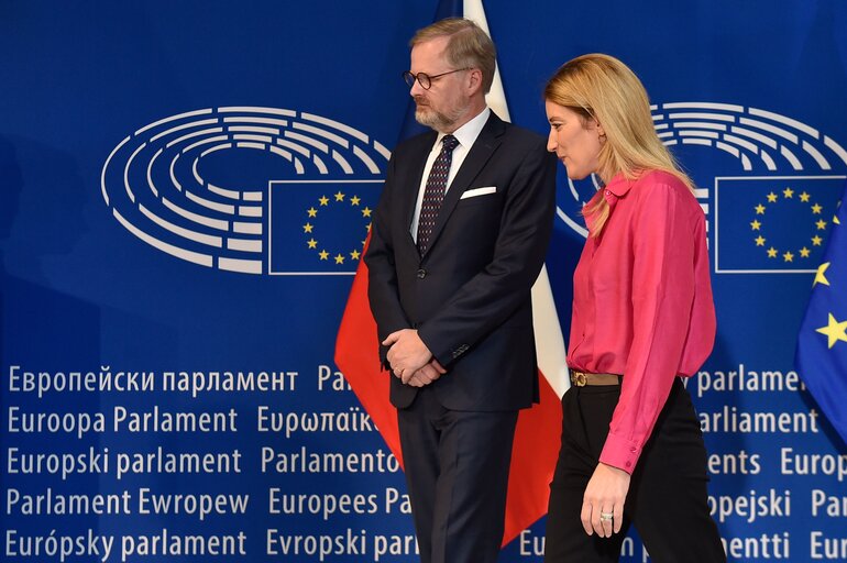 Fotografija 16: Roberta METSOLA, EP President welcomes Petr FIALA, Czech Prime Minister