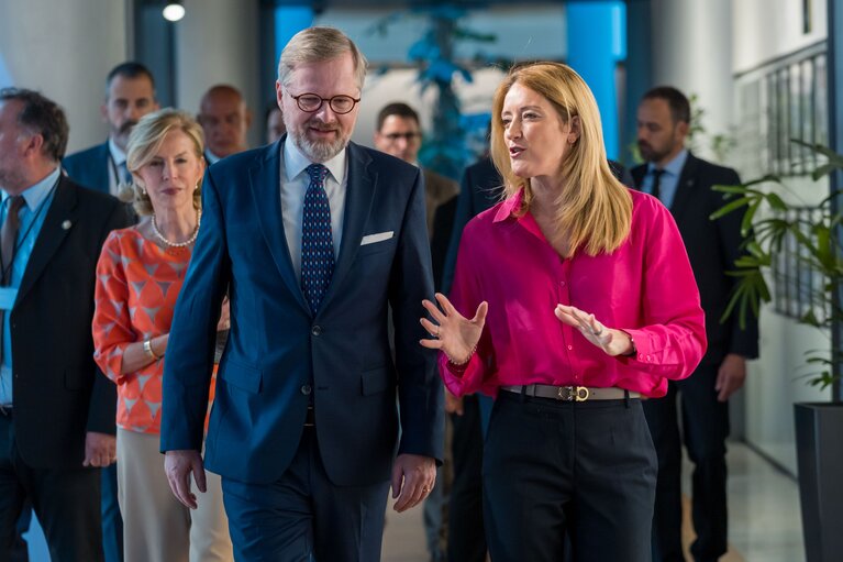 Снимка 6: Roberta METSOLA, EP President welcomes Petr FIALA, Czech Prime Minister