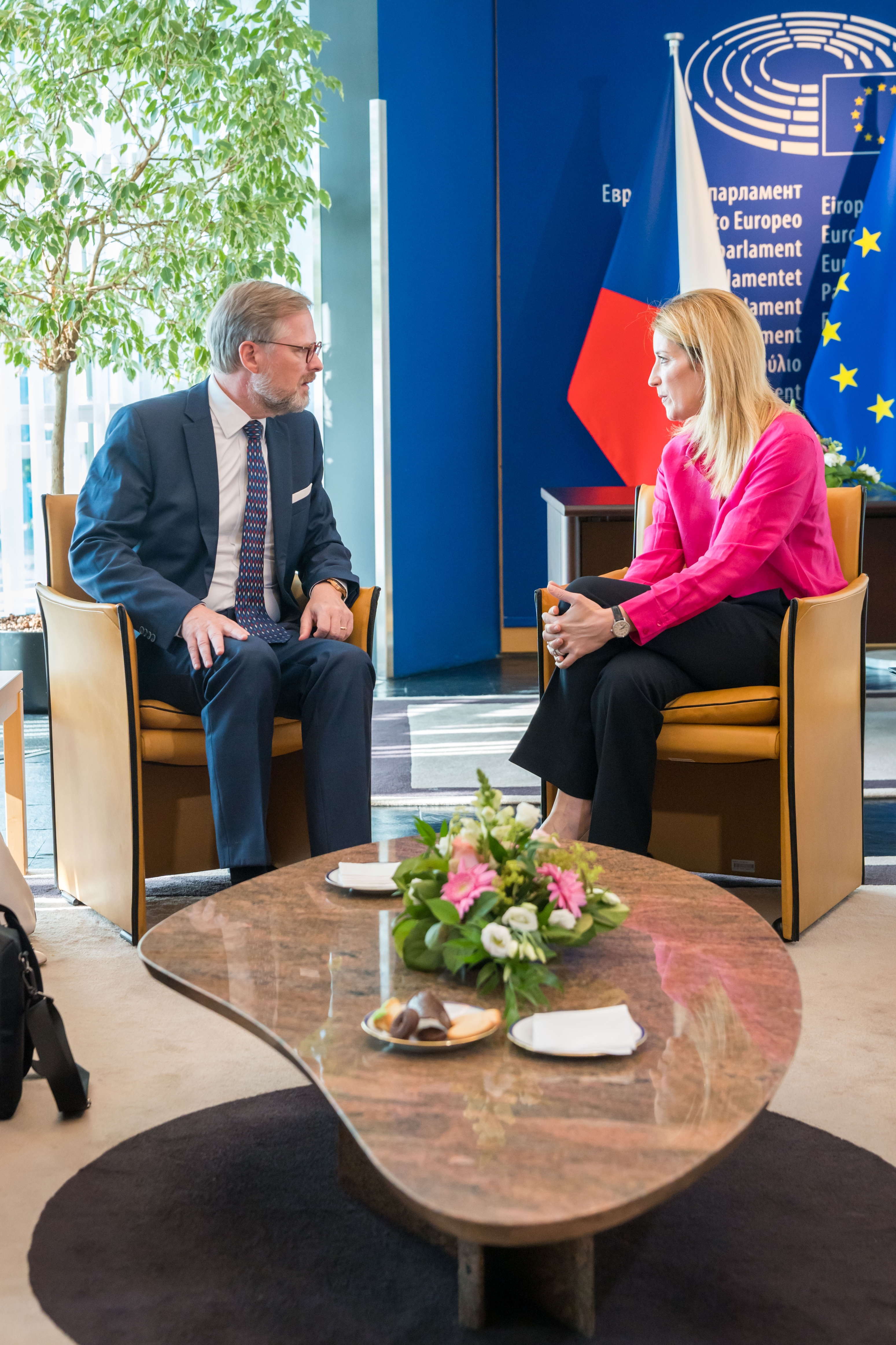 Fotografija 2: Roberta METSOLA, EP President meets with Petr FIALA, Czech Prime Minister