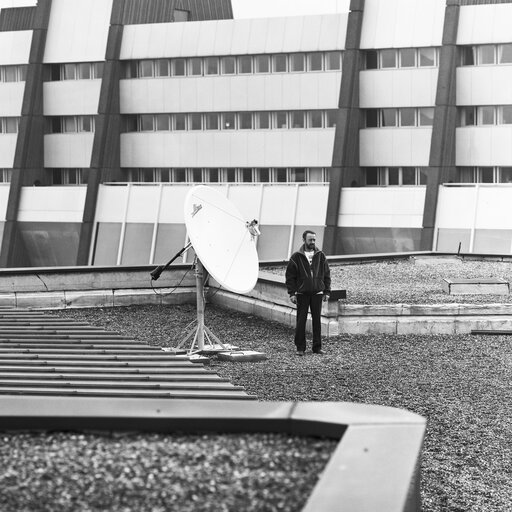 Satellite transmission antenna on the roof of the EP in Strasbourg in December 1988