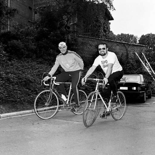 Fotografija 4: Dieter ROGALLA on his bicycle in June 1987, Europe without borders