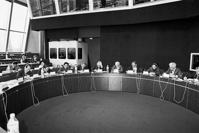 Fotogrāfija 5: European Commissioner in charge of External Relations and Trade meeting with a delegation from China